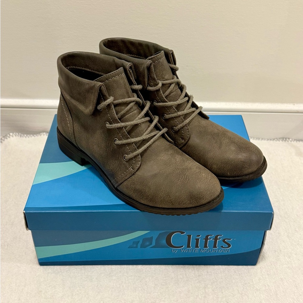 Women’s Gray Lace Up Ankle Boots Size 8.5